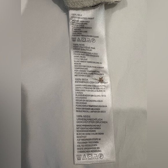 Tommy Bahama XXXL 100% Silk Hawaiian Shirt | Black Beige Floral Camp Button-Down - Picture 6 of 8